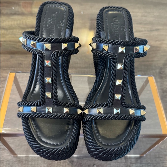 Authentic Valentino Garavani Rock Stud Wedges - Picture 4 of 9